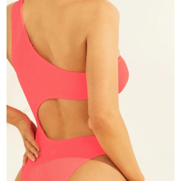 New GUESS Cutout One-Piece Swimsuit XS/S - Picture 8 of 8
